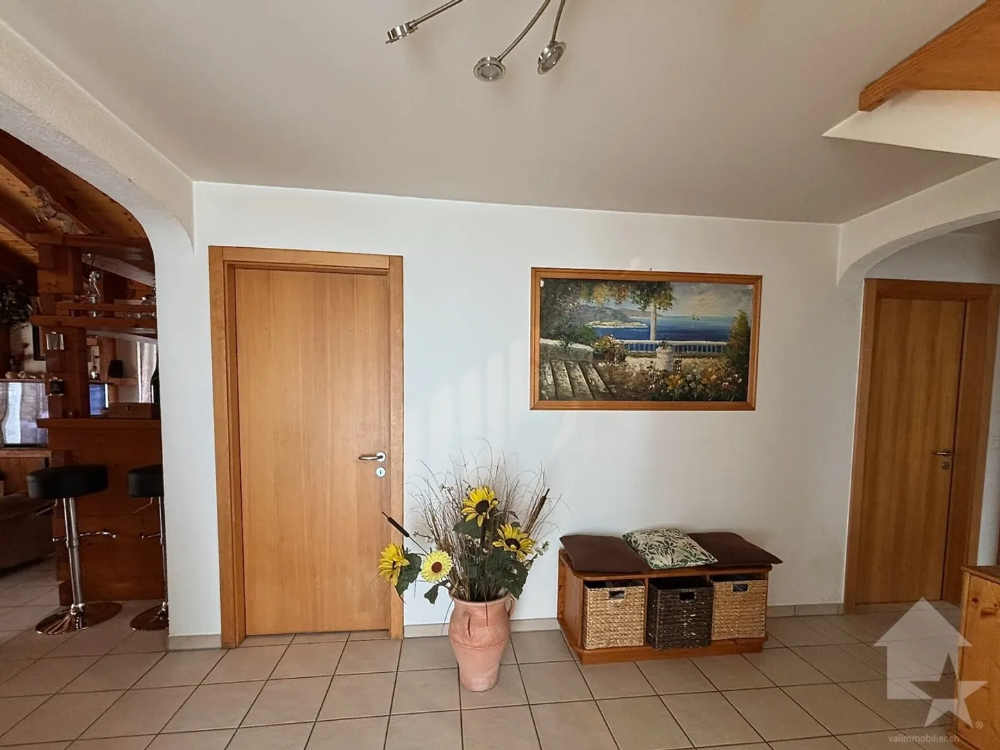 Einfamilienhaus mit großem Außenbereich und Zaun - Foto 13 von 32