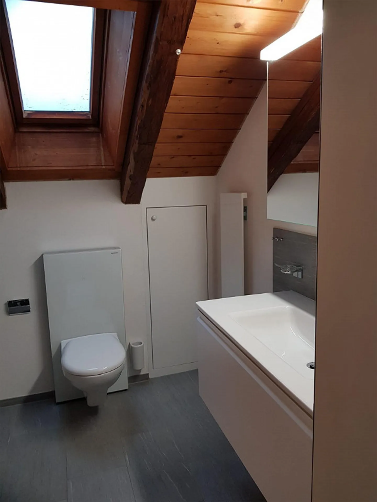 Appartamento attico soleggiato di 3 1/2 stanze con balcone - Foto 6 di 10