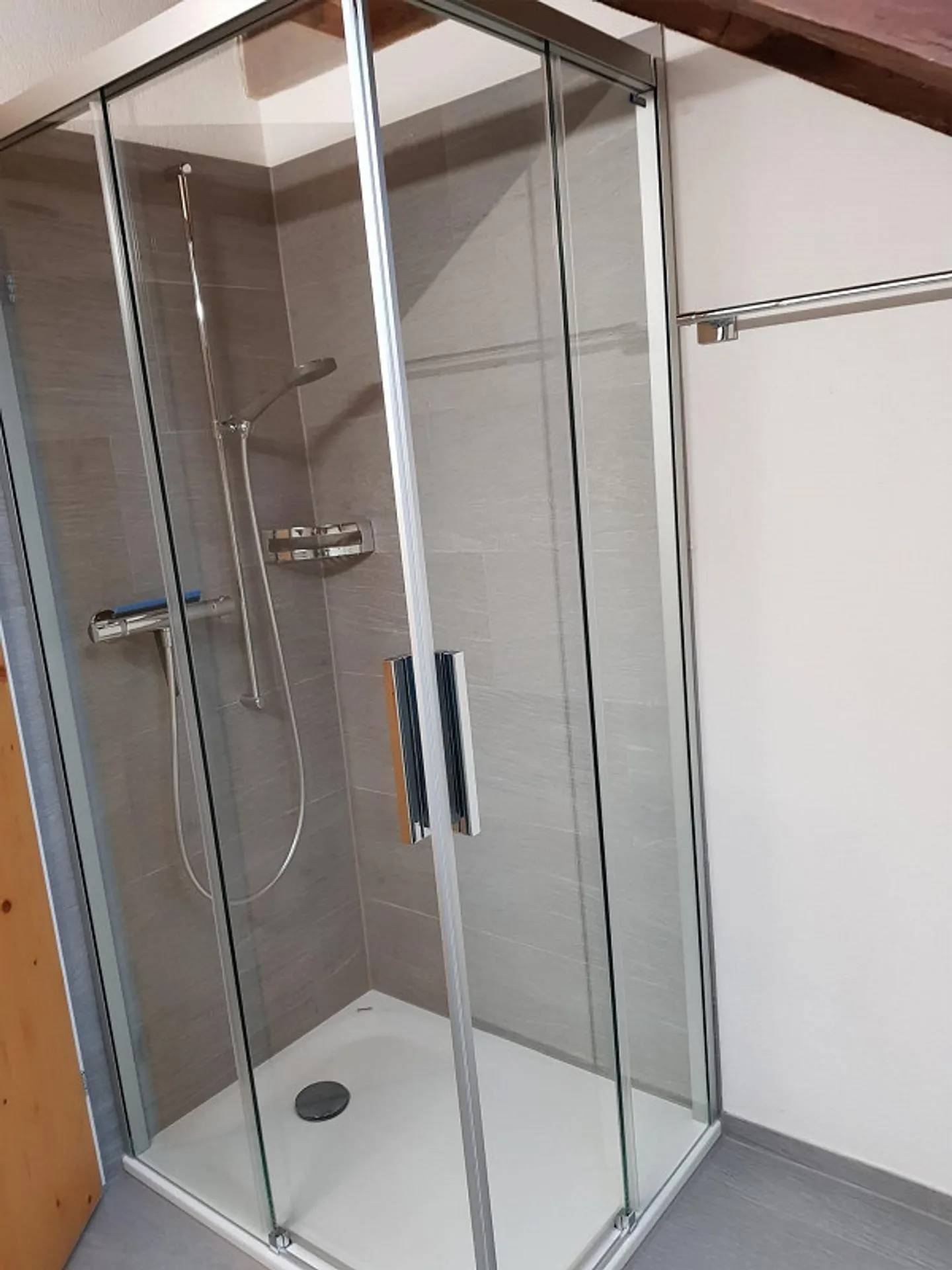 Appartamento attico soleggiato di 3 1/2 stanze con balcone - Foto 7 di 10