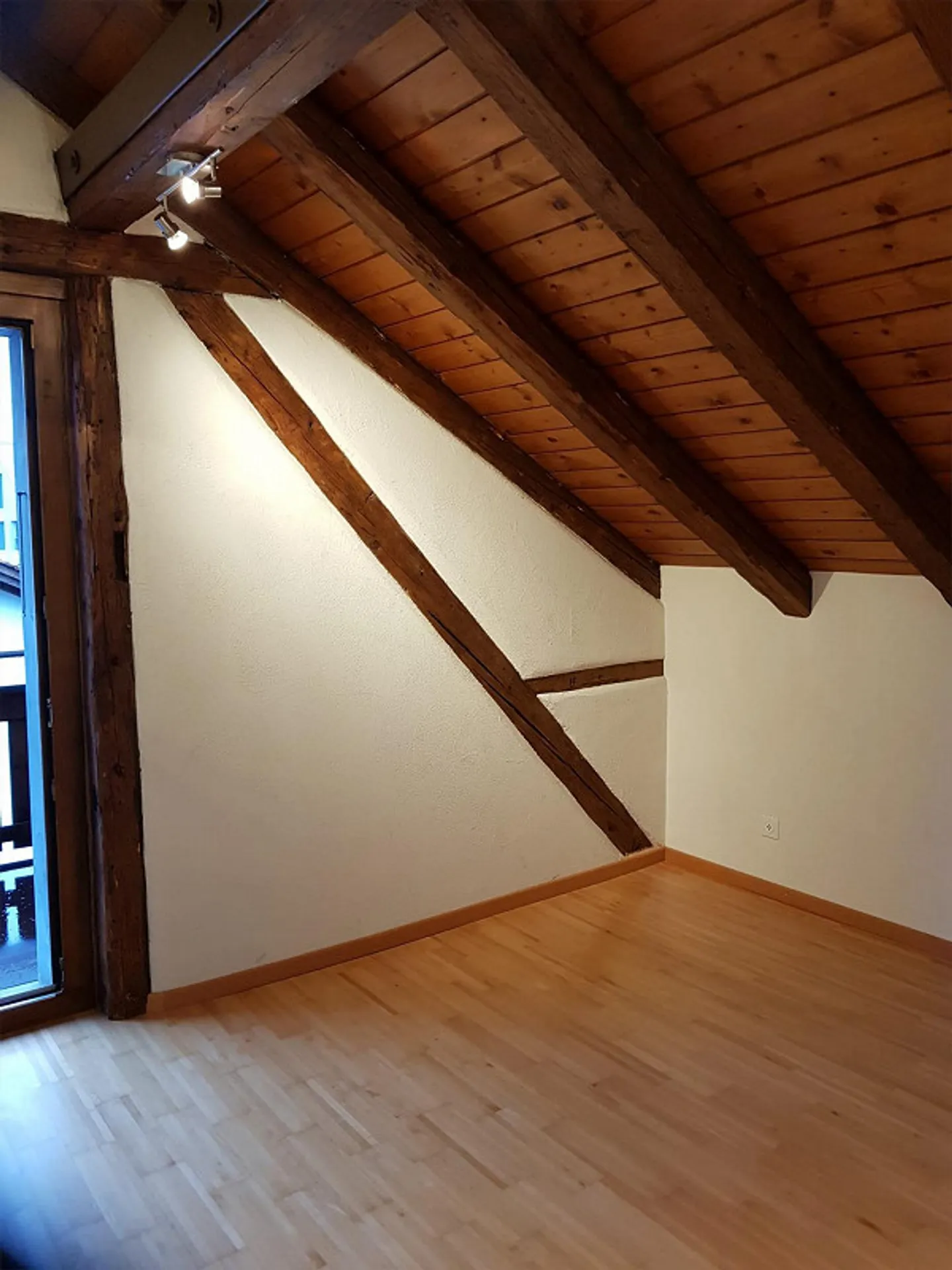 Appartamento attico soleggiato di 3 1/2 stanze con balcone - Foto 10 di 10