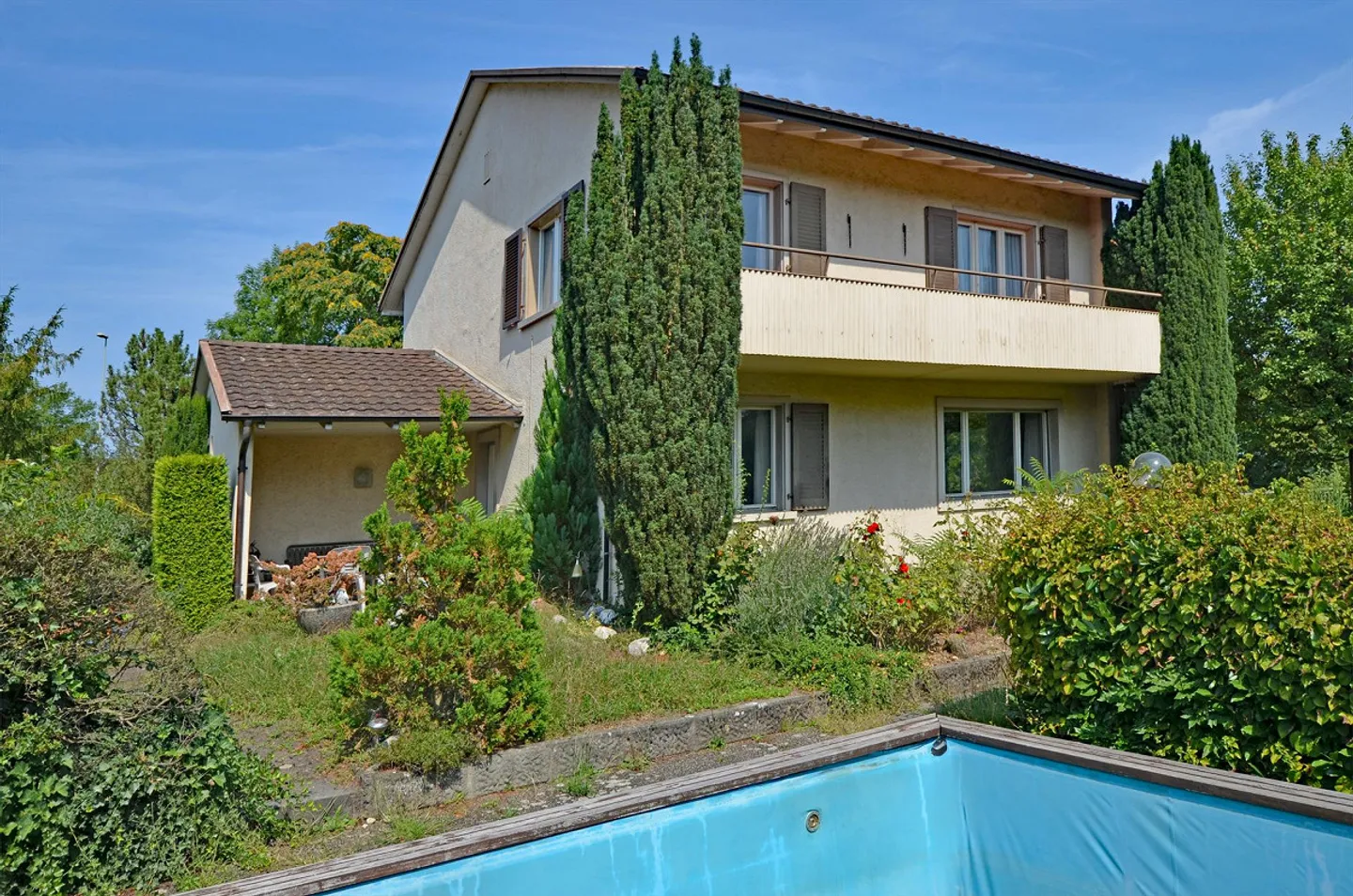 Casa unifamiliare di 4,5 stanze con piscina a Pratteln - Foto 1 di 13