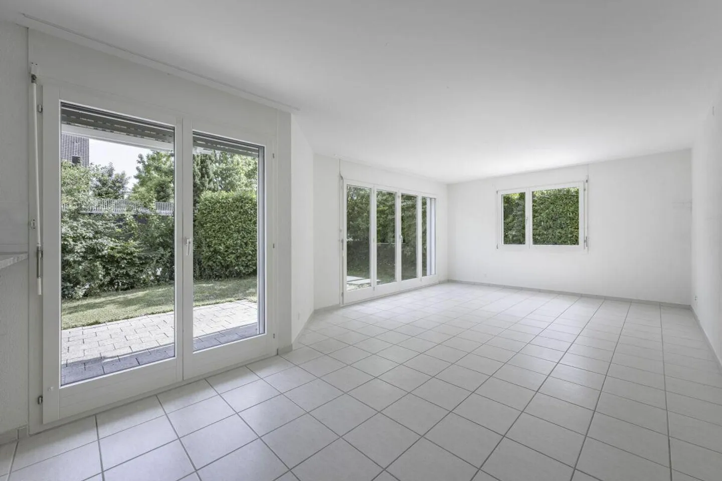 Appartement de jardin spacieux - à quelques pas de la gare d'Oberrieden - Photo 2 sur 13