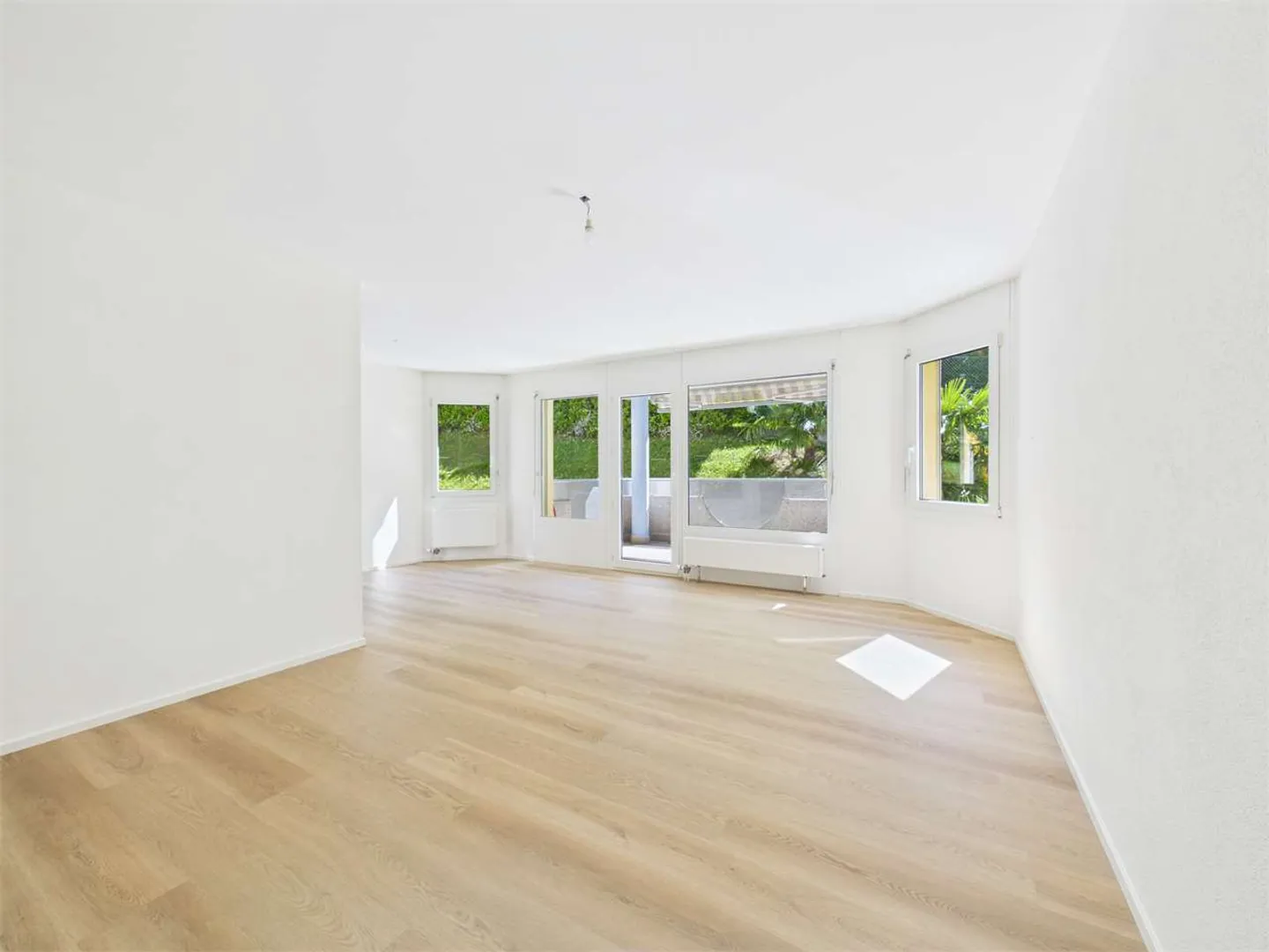 Spektakuläres 2.5-Zimmer-Wohnung komplett renoviert - Foto 1 von 9