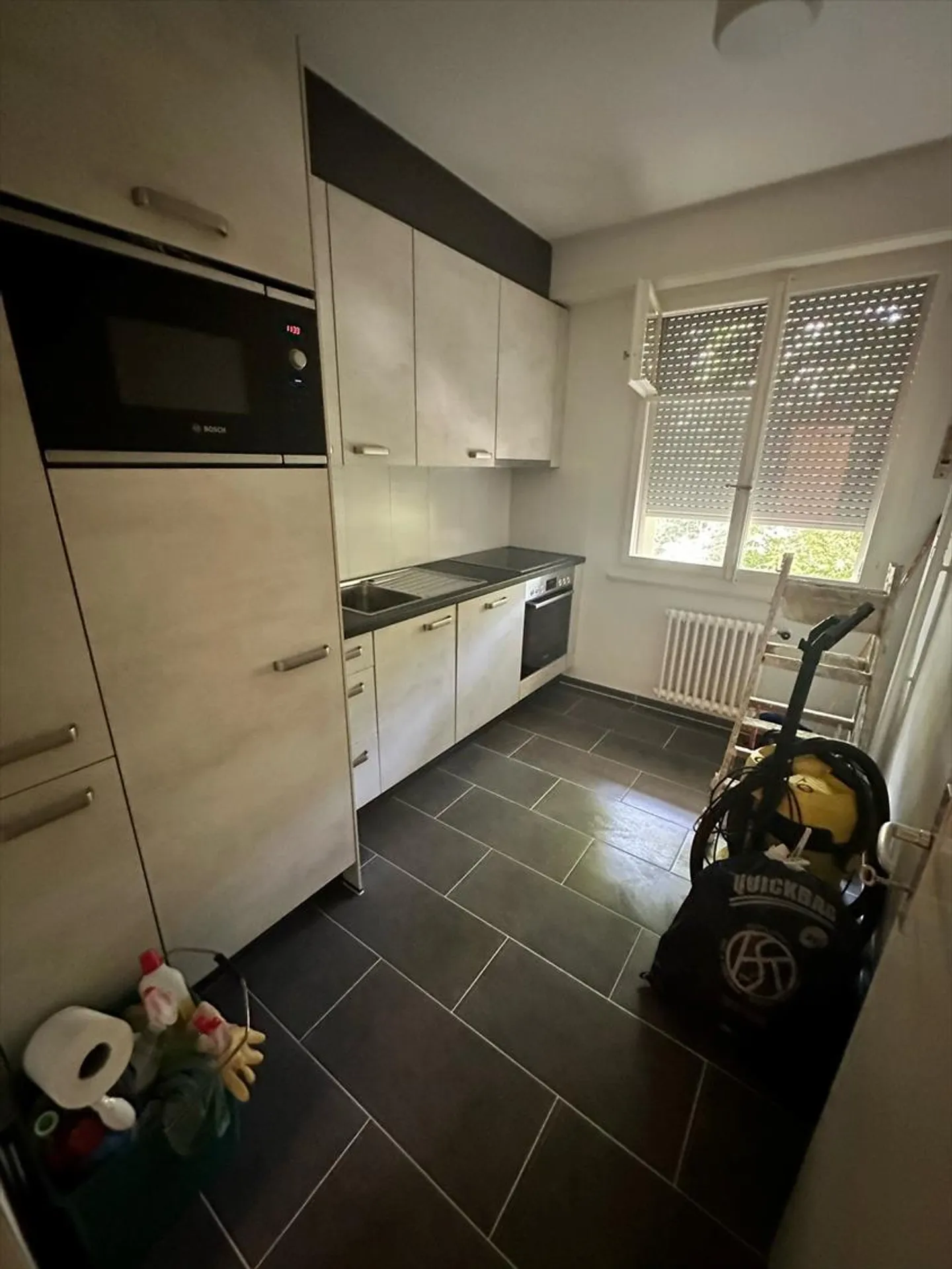 Vicino al CHUV spazioso e ristrutturato appartamento con 2 stanze! zona tranquilla e verdeggiante - Foto 1 di 4