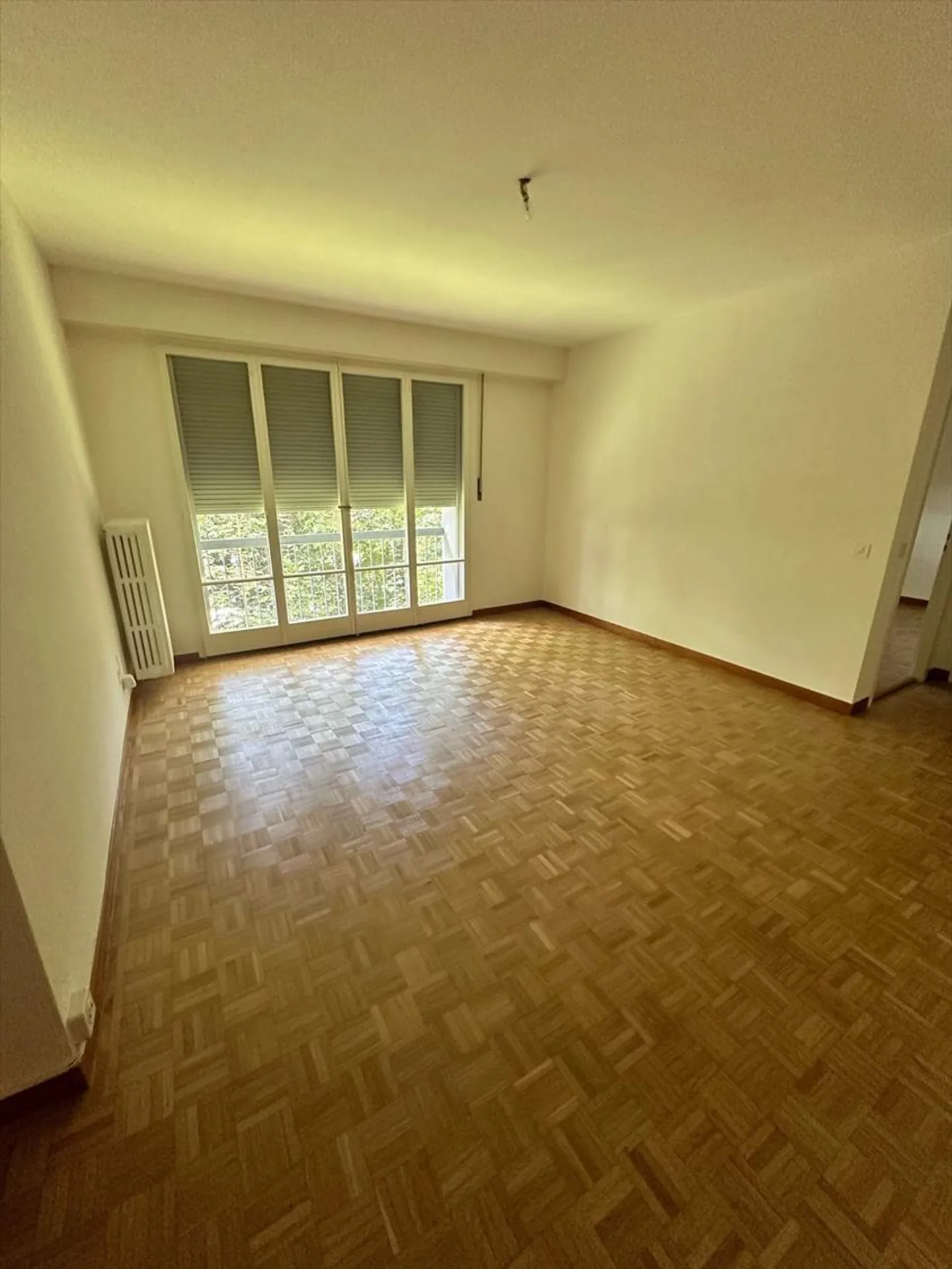 Vicino al CHUV spazioso e ristrutturato appartamento con 2 stanze! zona tranquilla e verdeggiante - Foto 3 di 4