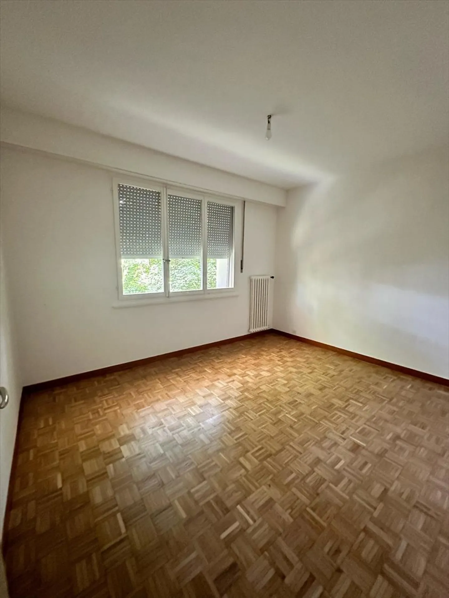 Vicino al CHUV spazioso e ristrutturato appartamento con 2 stanze! zona tranquilla e verdeggiante - Foto 4 di 4