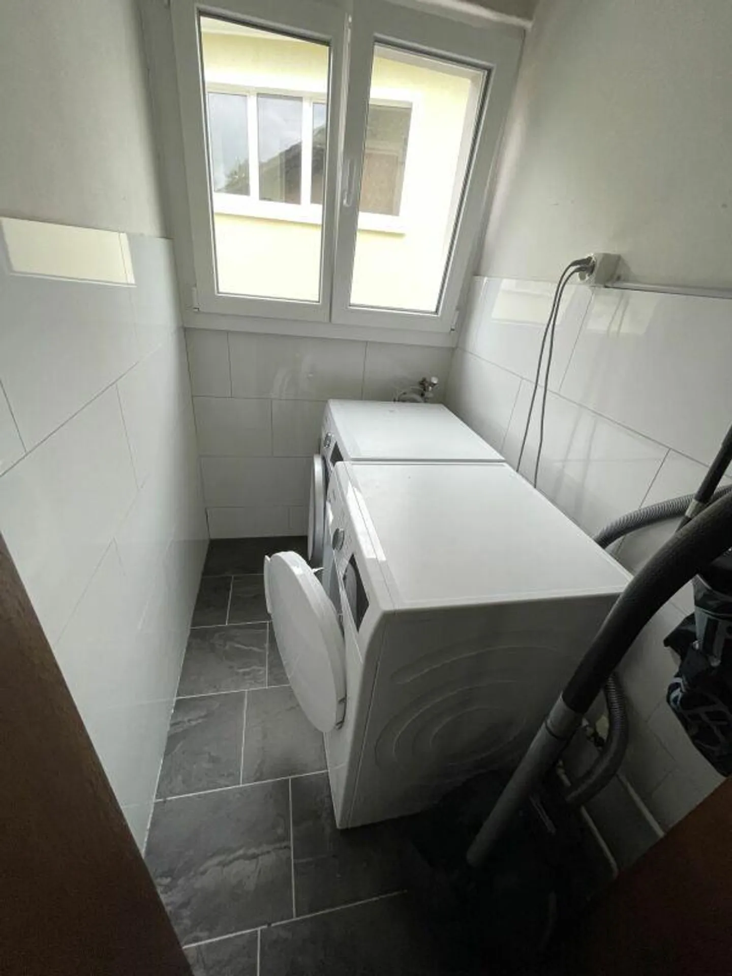 Studio central de 1,5 pièce avec cuisine et salle de bain - Photo 8 sur 10