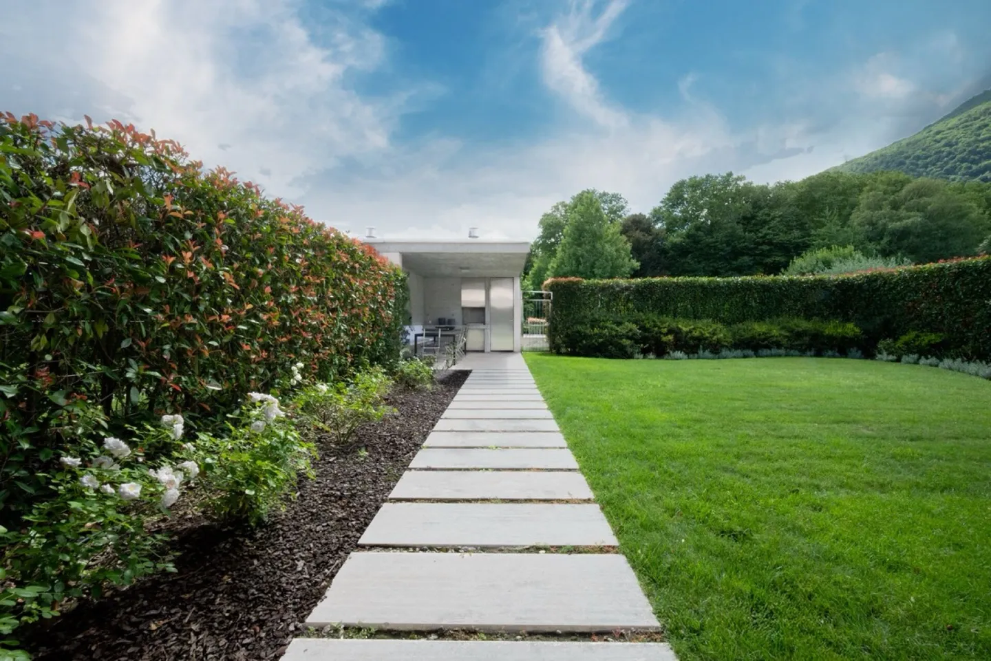 Esclusivo appartamento giardino di 5,5 locali con terrazza coperta e portico con barbecue - Foto 3 di 13