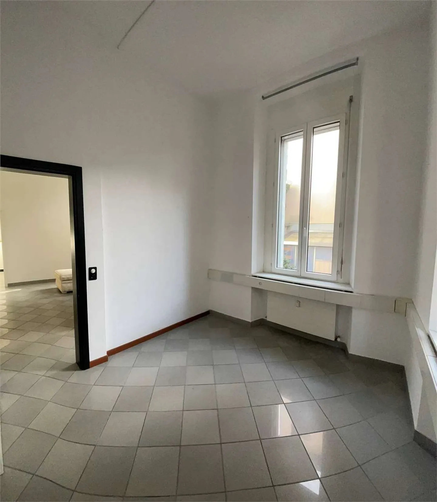 Chiasso - Ufficio 4.5 stanze ca. 90 m² in posizione strategica - Foto 2 di 4