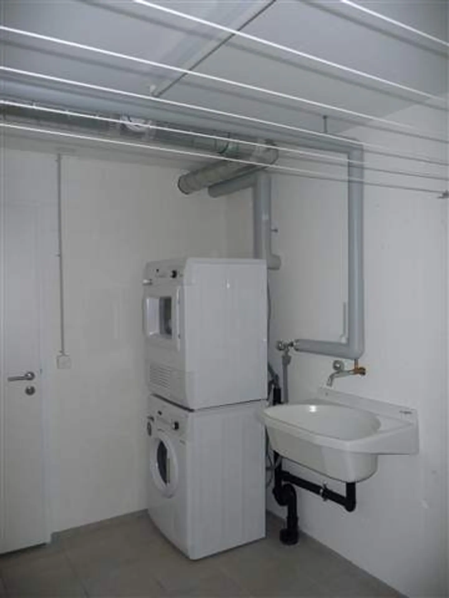 Moderne 2 1/2-Zimmerwohnung zu vermieten - Foto 9 di 11