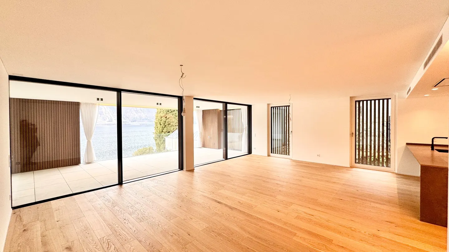 Nuova residenza prestigiosa direttamente sul Lago di Lugano con piscina all'aperto, giardino, spiaggia e molo privato - - Foto 6 di 10