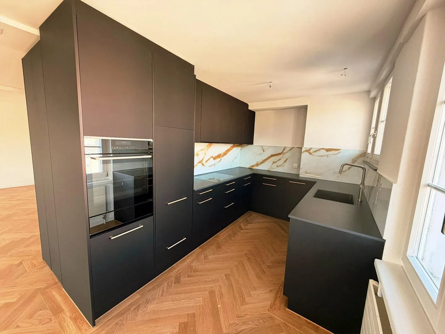 Stylish Maisonette Apartment with High-Quality Finish in the City Center of Olten - Photo 1 of 11
