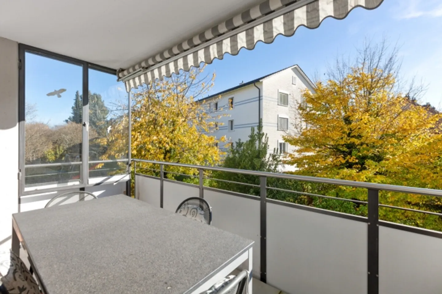 Vivre avec confort et style – appartement moderne de 4,5 pièces avec deux balcons - Photo 3 sur 12