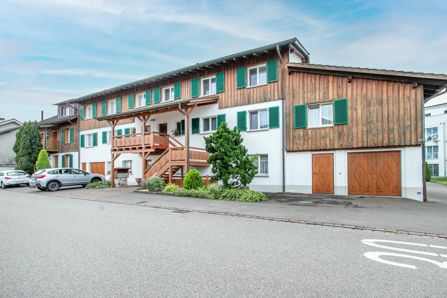 Hochwertig sanierte Duplex-Wohnung mit Cheminée und Doppelgarage - Foto 1 von 16