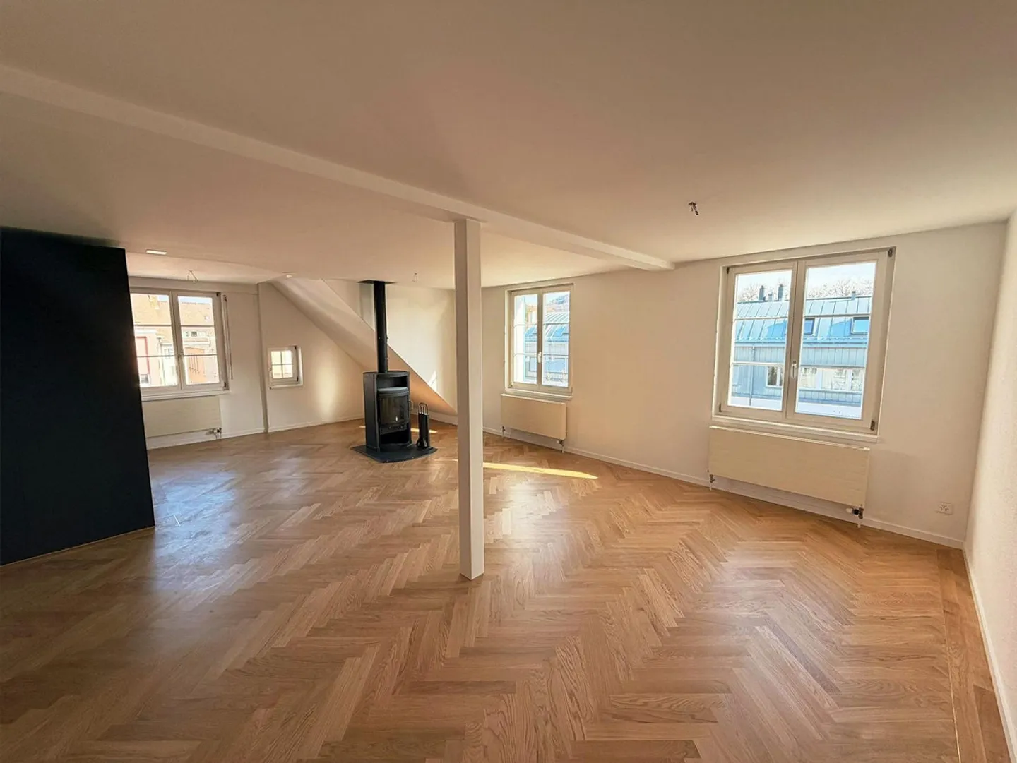 Stylish Maisonette Apartment with High-Quality Finish in the City Center of Olten - Photo 3 of 11