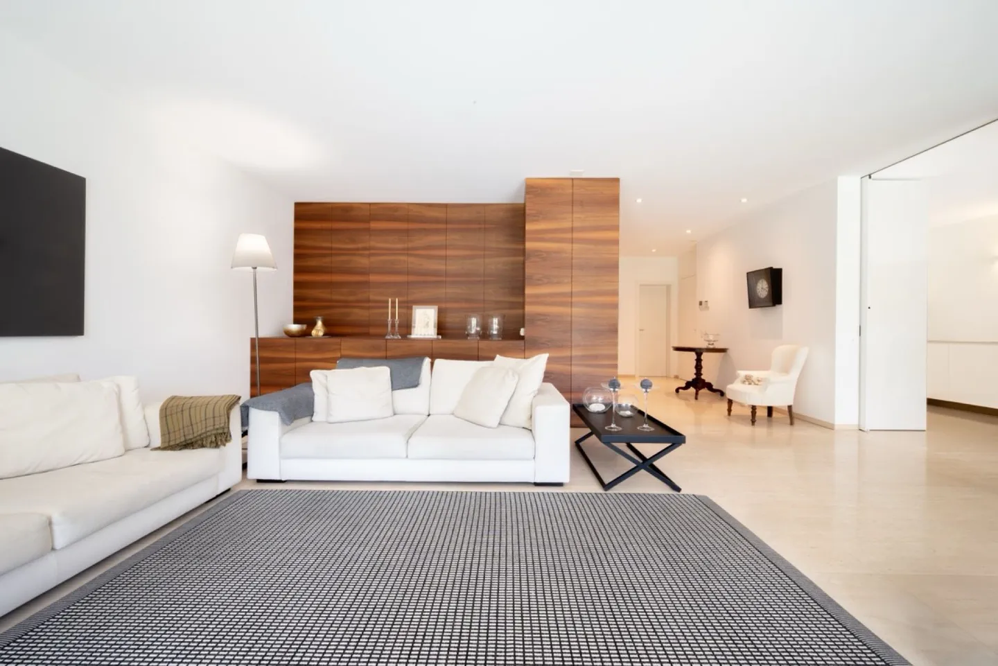 Esclusivo appartamento giardino di 5,5 locali con terrazza coperta e portico con barbecue - Foto 5 di 13