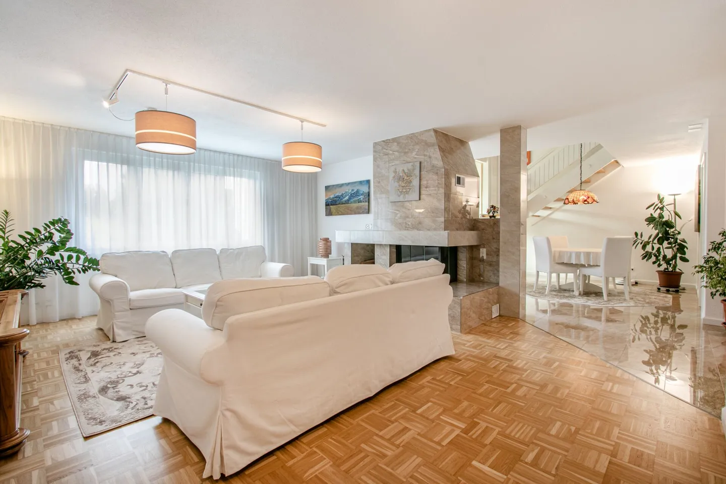 Hochwertig sanierte Duplex-Wohnung mit Cheminée und Doppelgarage - Foto 2 von 16