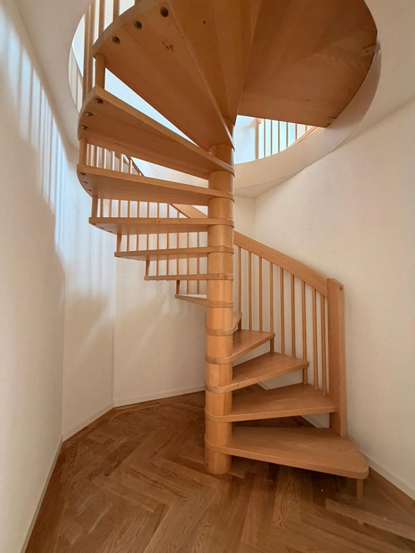 Stylish Maisonette Apartment with High-Quality Finish in the City Center of Olten - Photo 4 of 11