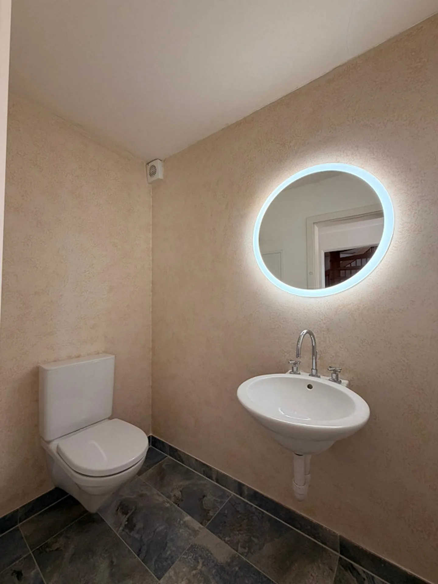 Stylish Maisonette Apartment with High-Quality Finish in the City Center of Olten - Photo 10 of 11