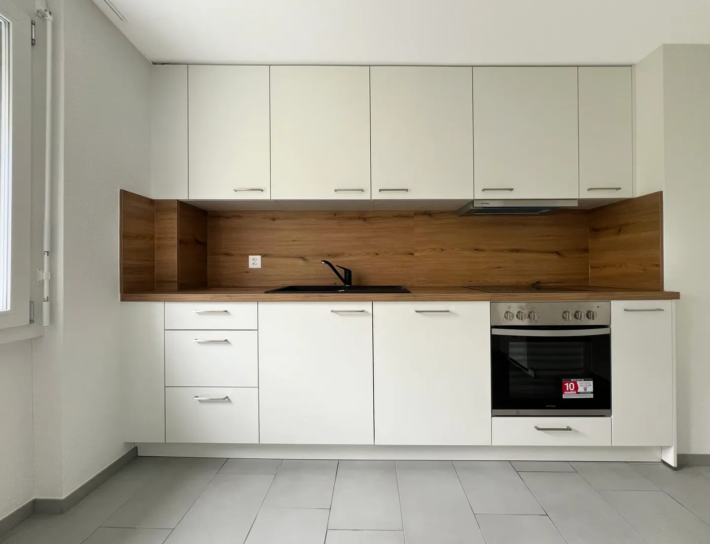 Appartamento moderno di 3 stanze appena ristrutturato con balcone - disponibile immediatamente! - Foto 3 di 13