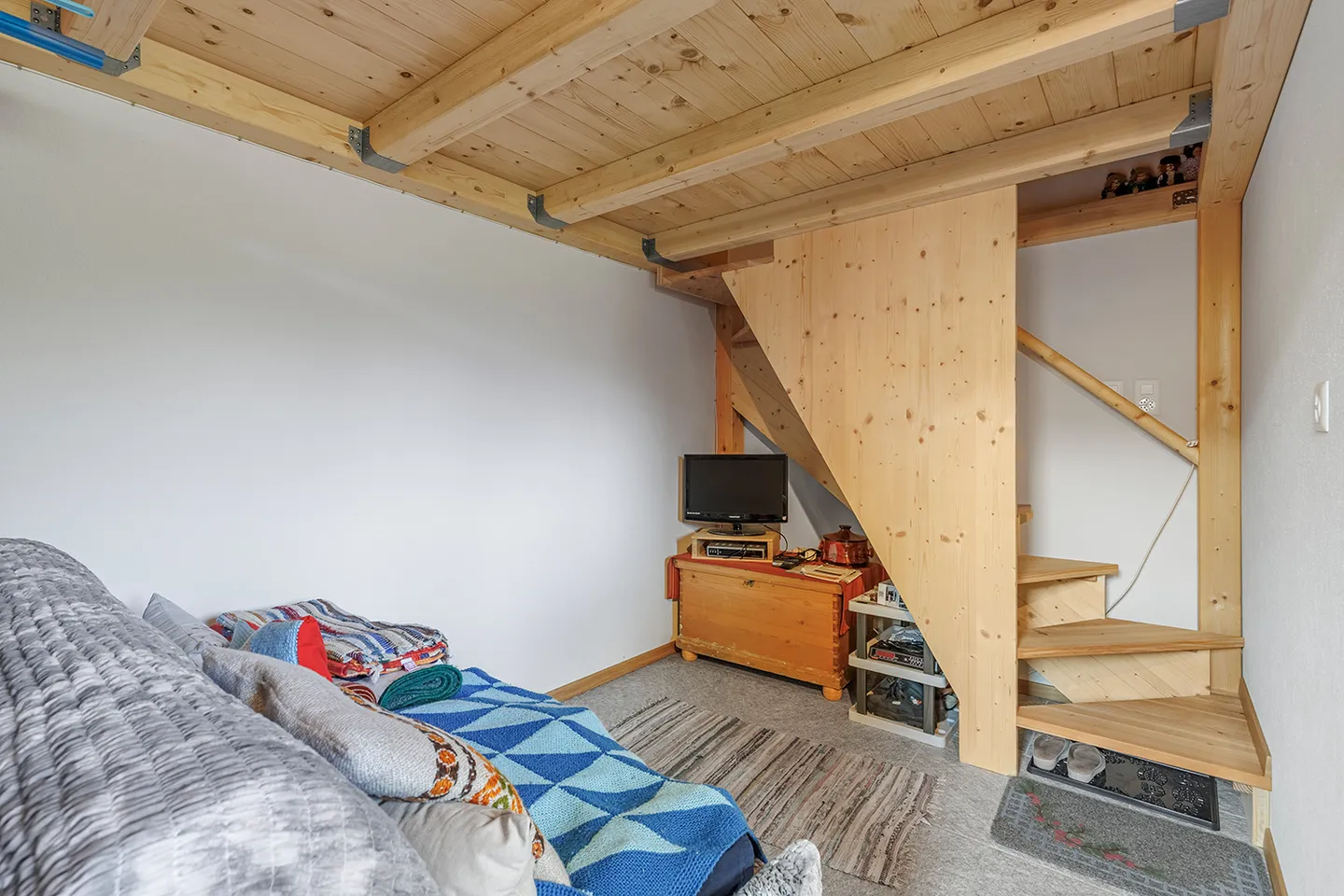 Charming Alpine Cottage Retreat - Photo 2 of 5