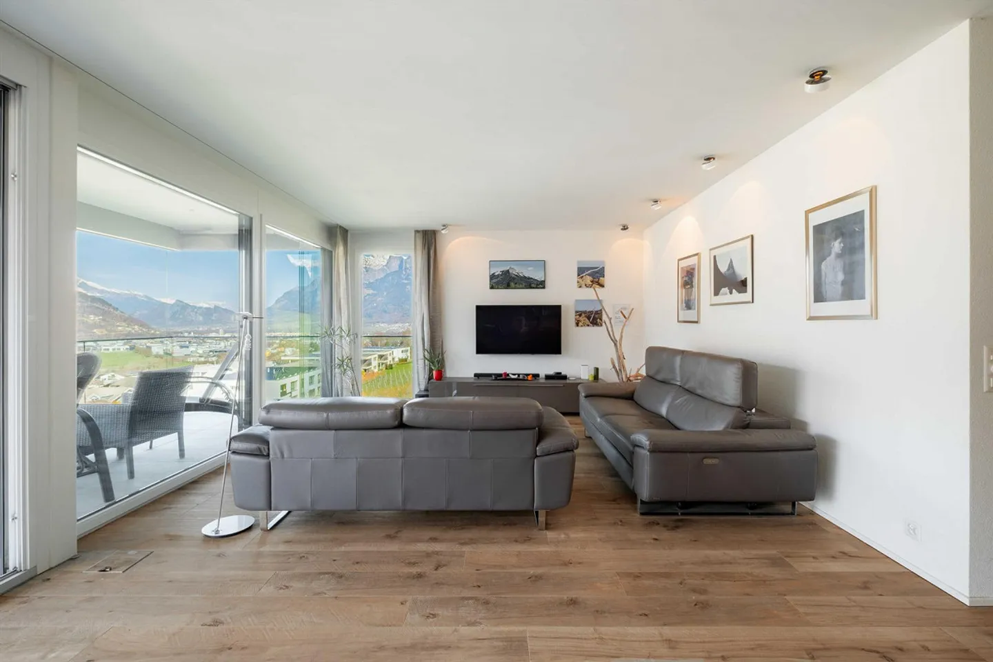 Living at the highest level – with permission for a second residence - Photo 4 of 9