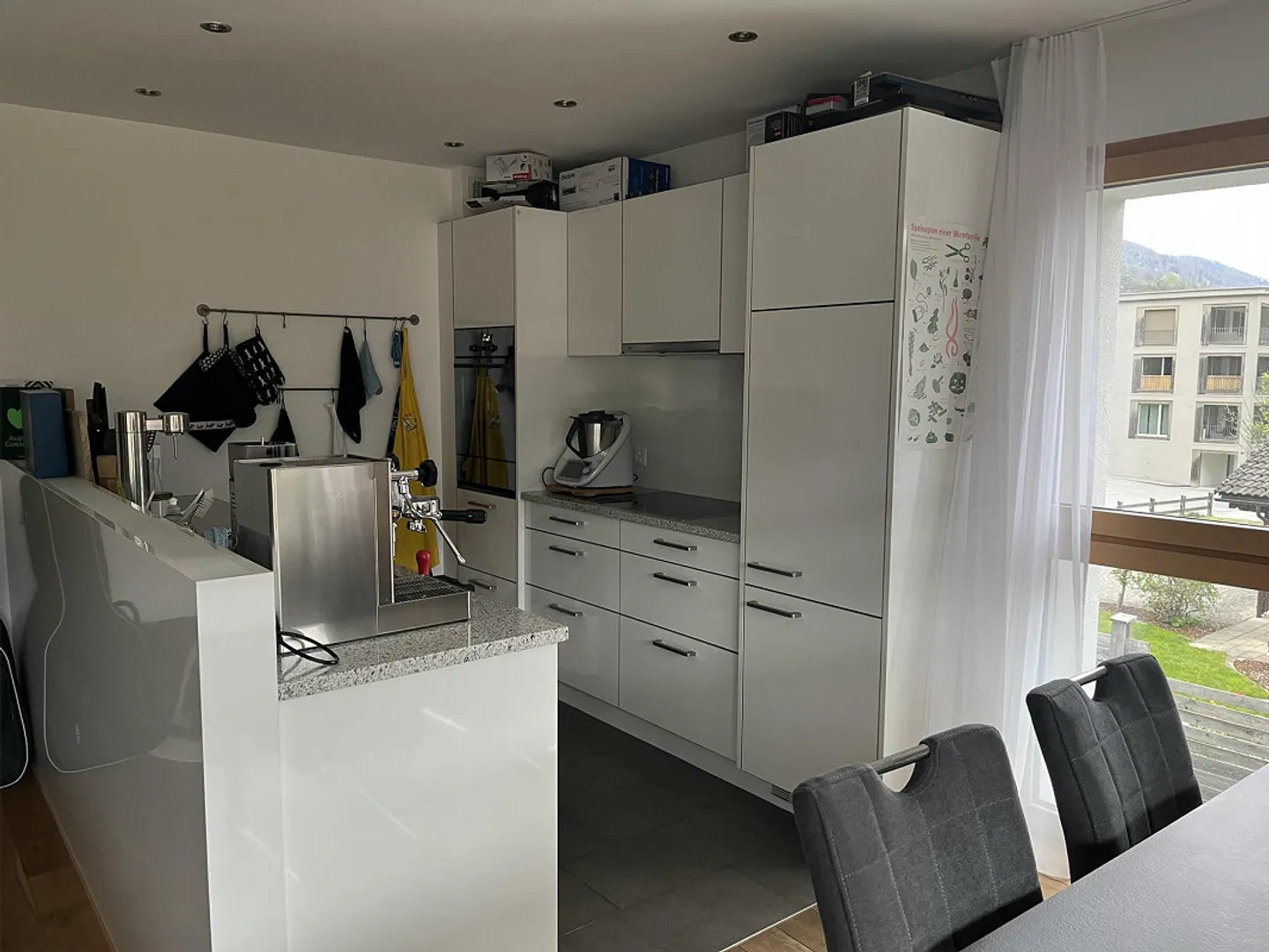 Appartement 3.5 pièces avec station de recharge E dans un emplacement calme - Photo 1 sur 8