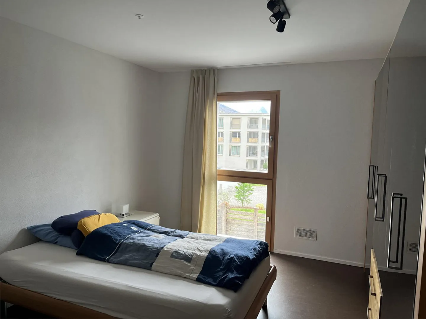 Appartement 3.5 pièces avec station de recharge E dans un emplacement calme - Photo 2 sur 8