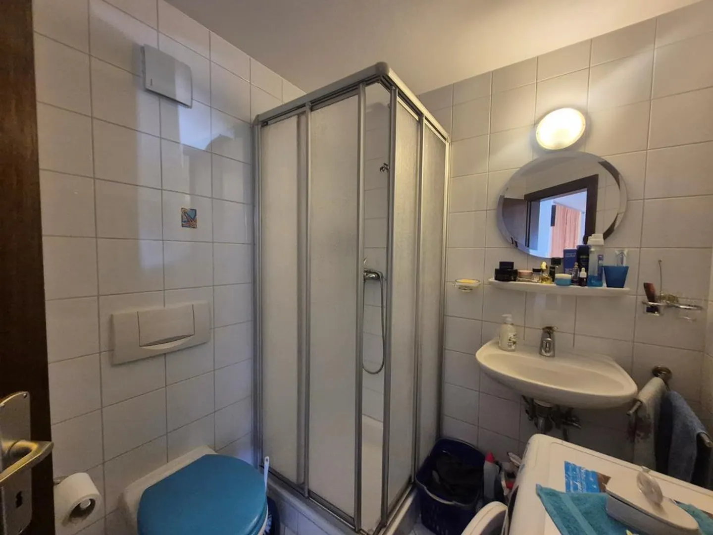 ERDE - SCHÖNE 1.5 ZIMMER IM ERDGESCHOSS EINES HAUSES - Foto 5 von 5