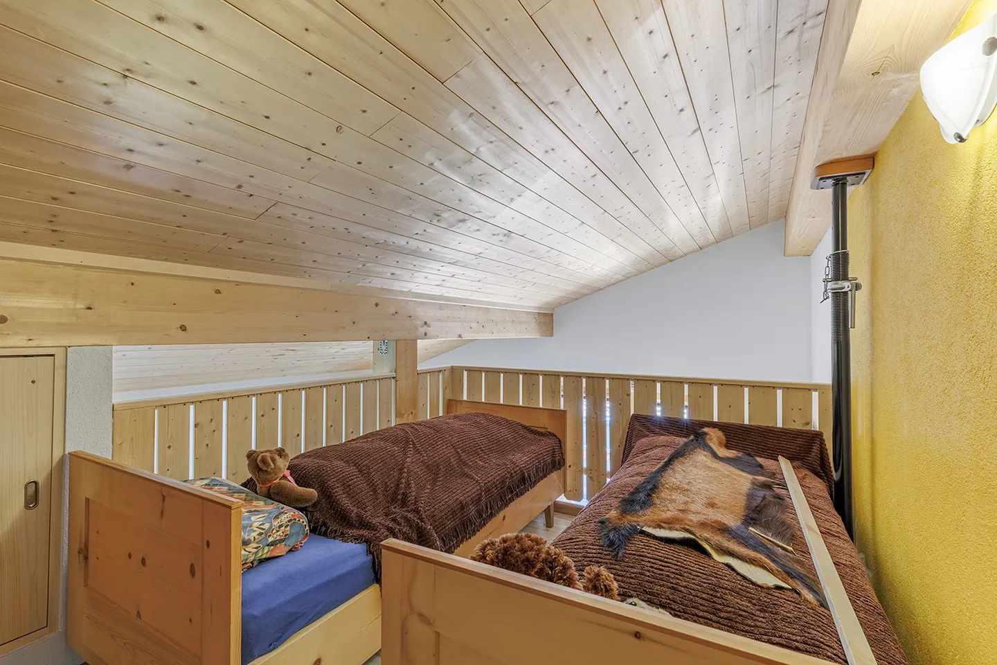 Charming Alpine Cottage Retreat - Photo 3 of 5