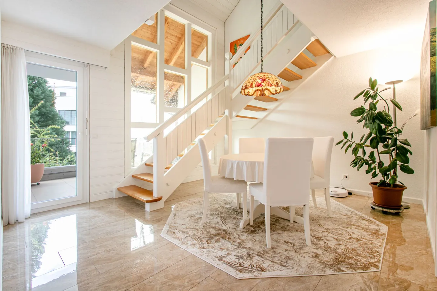 Hochwertig sanierte Duplex-Wohnung mit Cheminée und Doppelgarage - Foto 5 von 16