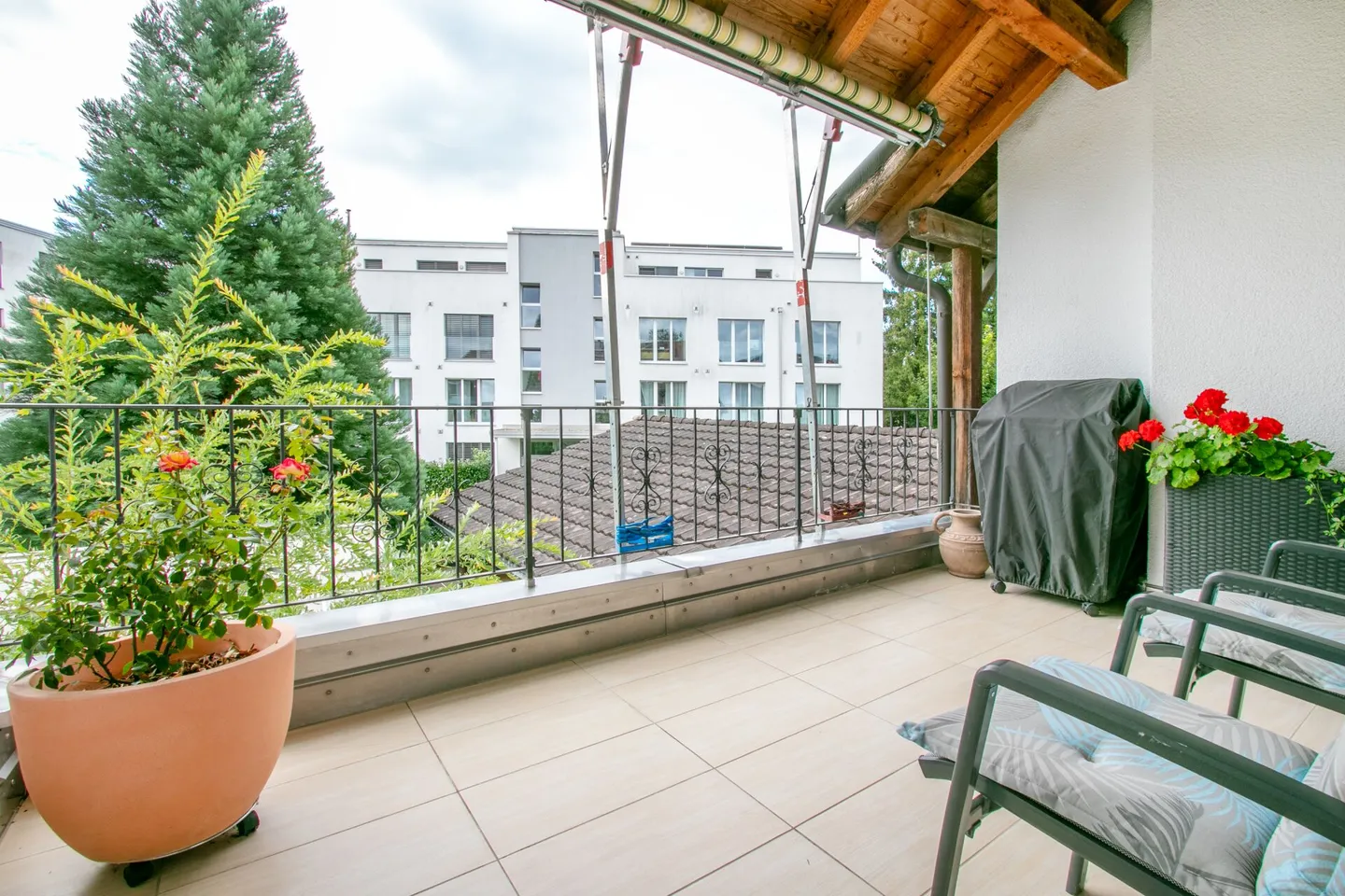 Hochwertig sanierte Duplex-Wohnung mit Cheminée und Doppelgarage - Foto 6 von 16