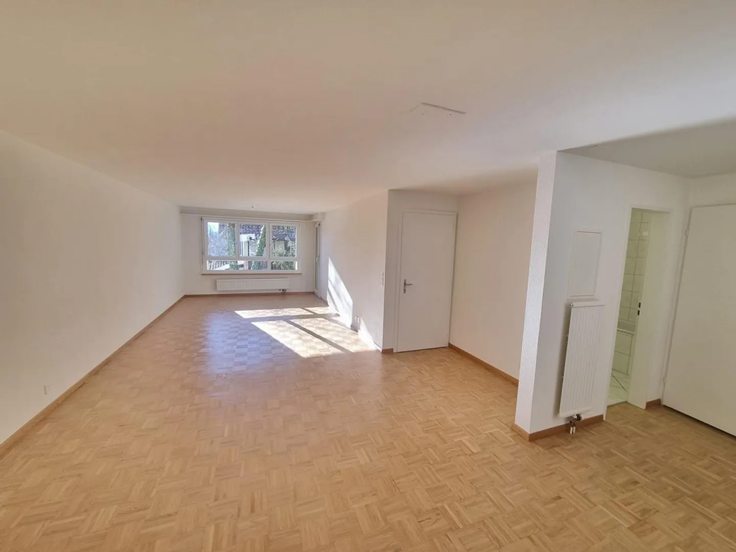 Appartamento luminoso di 3,5 locali in affitto a Rüfenacht! - Foto 6 di 10