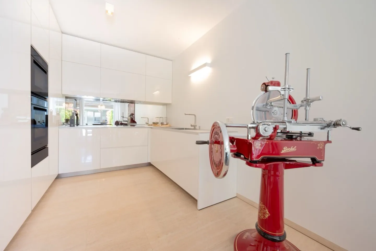 Esclusivo appartamento giardino di 5,5 locali con terrazza coperta e portico con barbecue - Foto 11 di 13