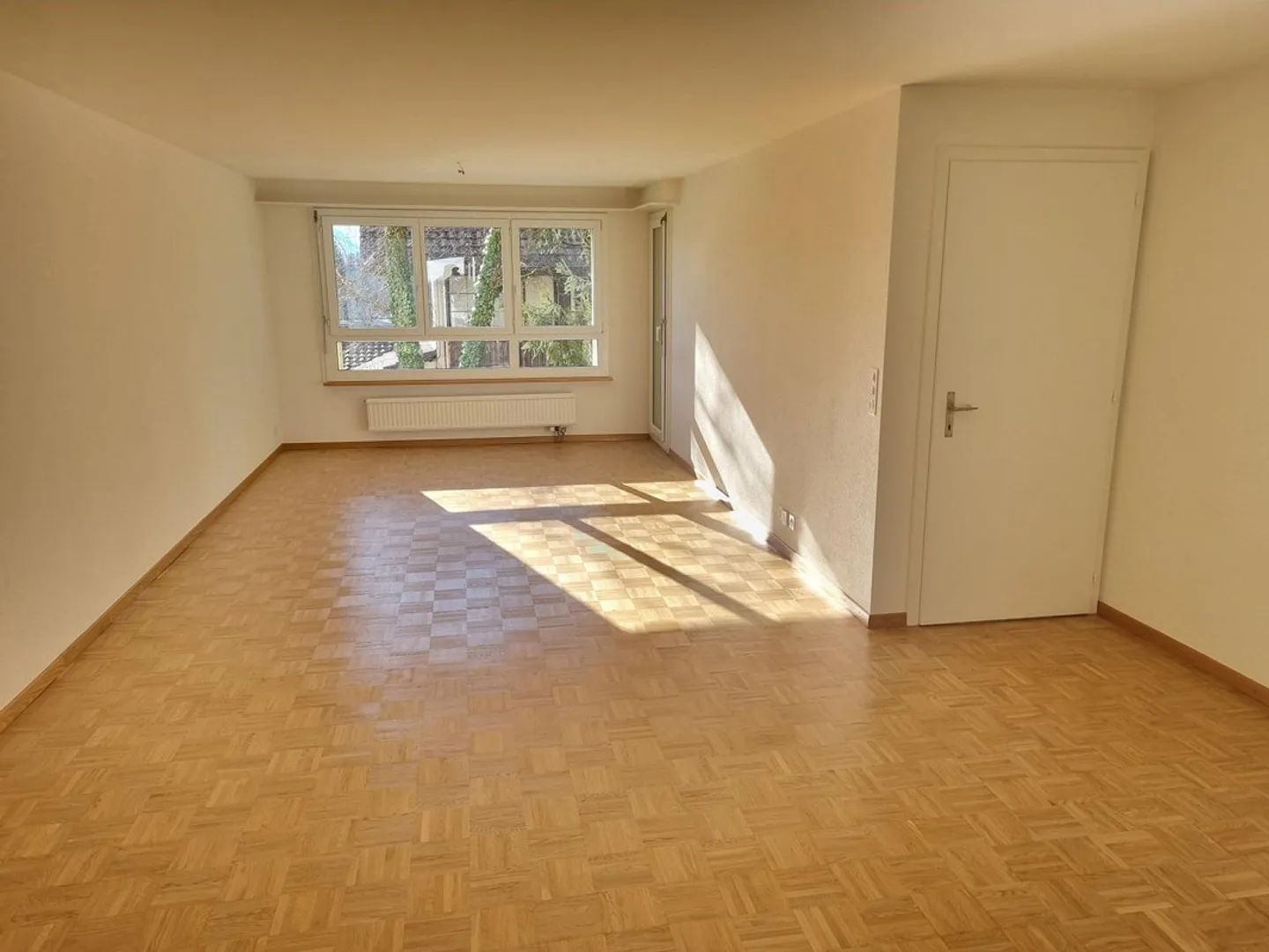Appartamento luminoso di 3,5 locali in affitto a Rüfenacht! - Foto 7 di 10