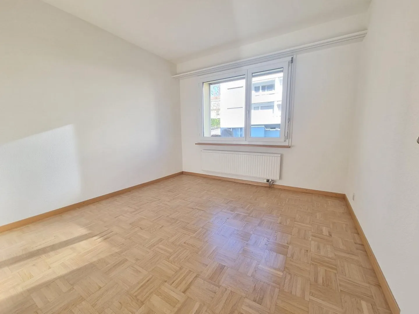 Appartamento luminoso di 3,5 locali in affitto a Rüfenacht! - Foto 9 di 10