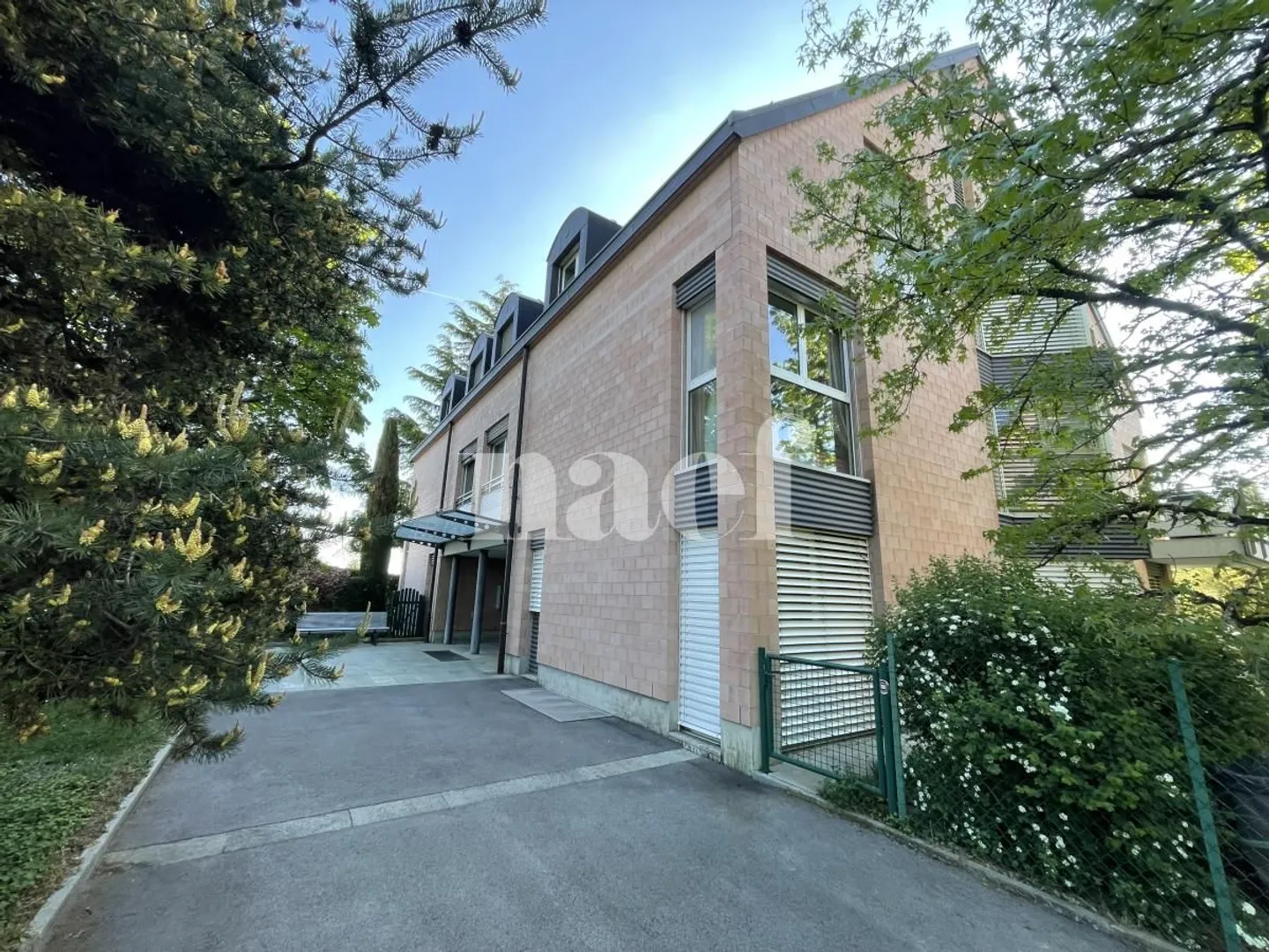 Ampio spazio di stoccaggio/commerciale riscaldato nel seminterrato con angolo cottura e WC - Foto 4 di 5