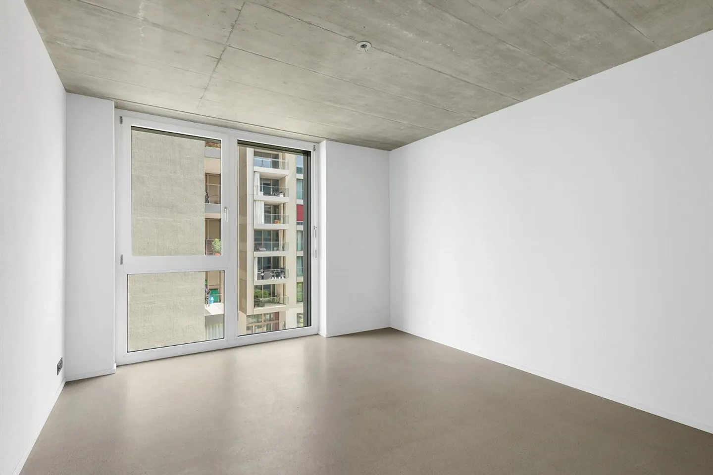 Modern apartment with large loggia - Photo 3 of 8