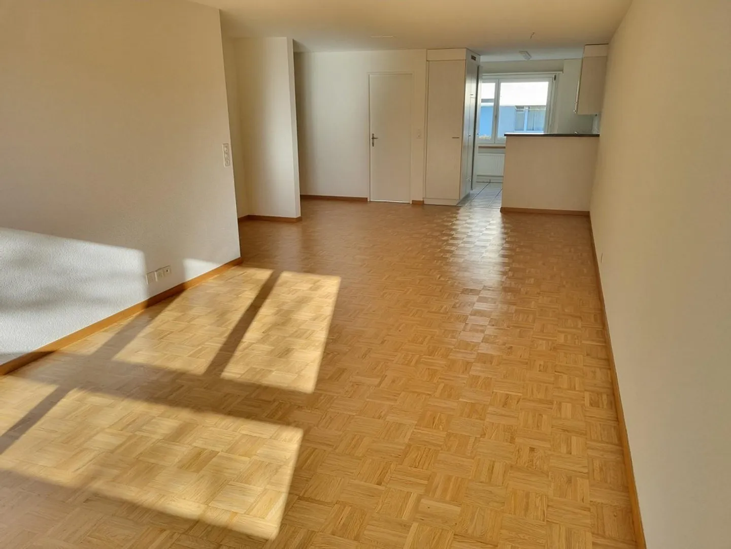 Appartamento luminoso di 3,5 locali in affitto a Rüfenacht! - Foto 8 di 10