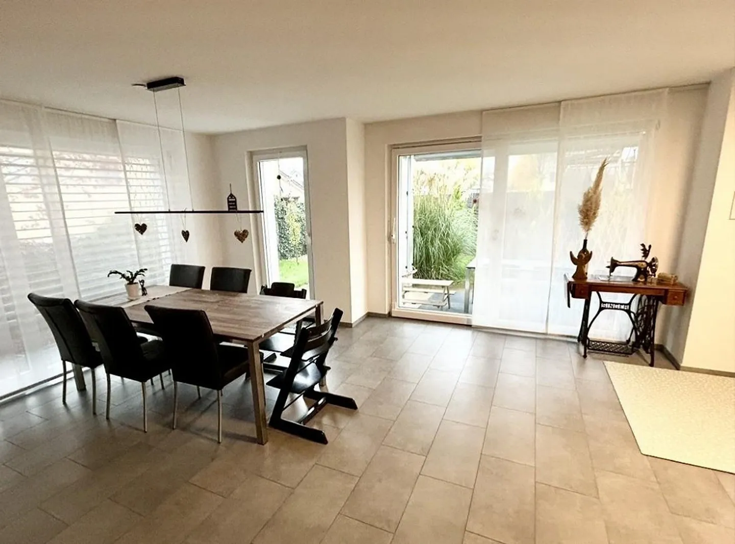 Bellissima casa unifamiliare in vendita in una posizione adatta alle famiglie - Foto 3 di 5