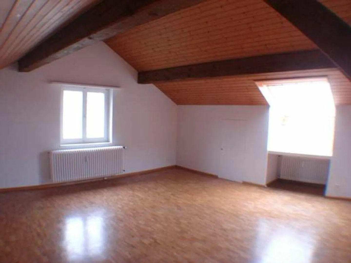 Helle Dachwohnung mit Aussicht - Foto 1 von 6