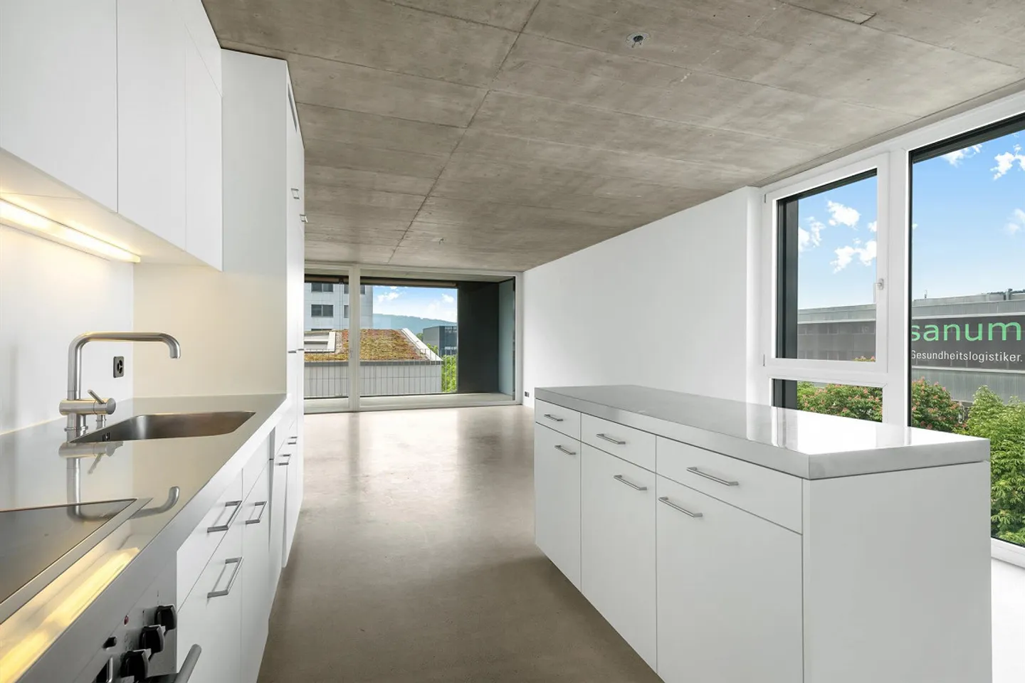 Modern apartment with large loggia - Photo 5 of 8