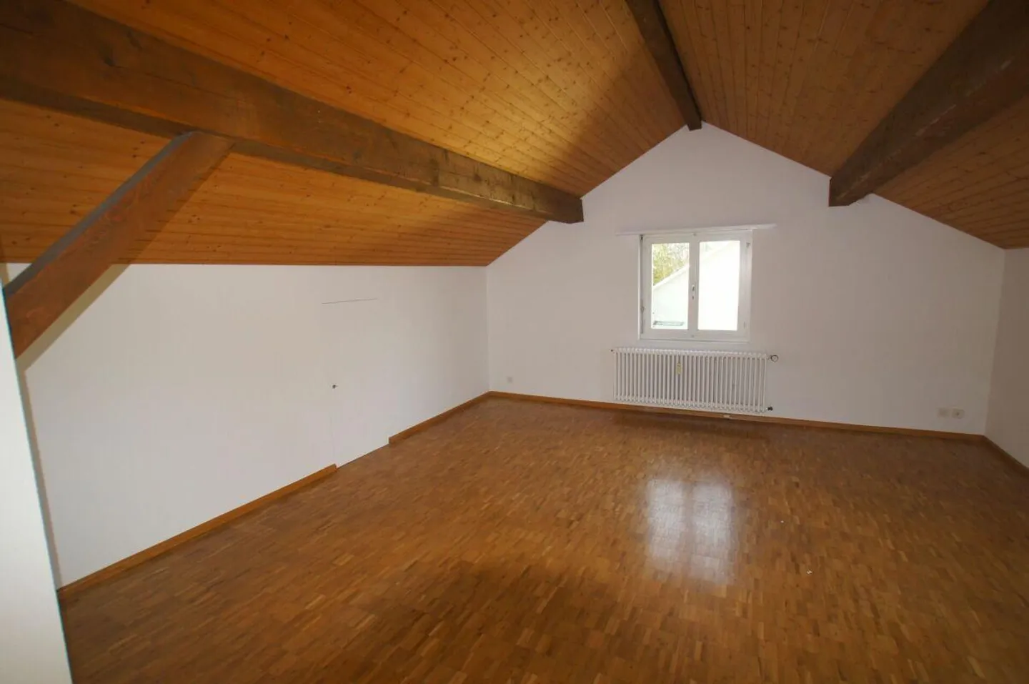 Helle Dachwohnung mit Aussicht - Foto 2 von 6