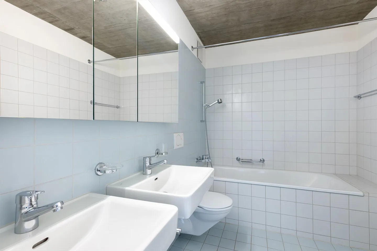 Modern apartment with large loggia - Photo 6 of 8