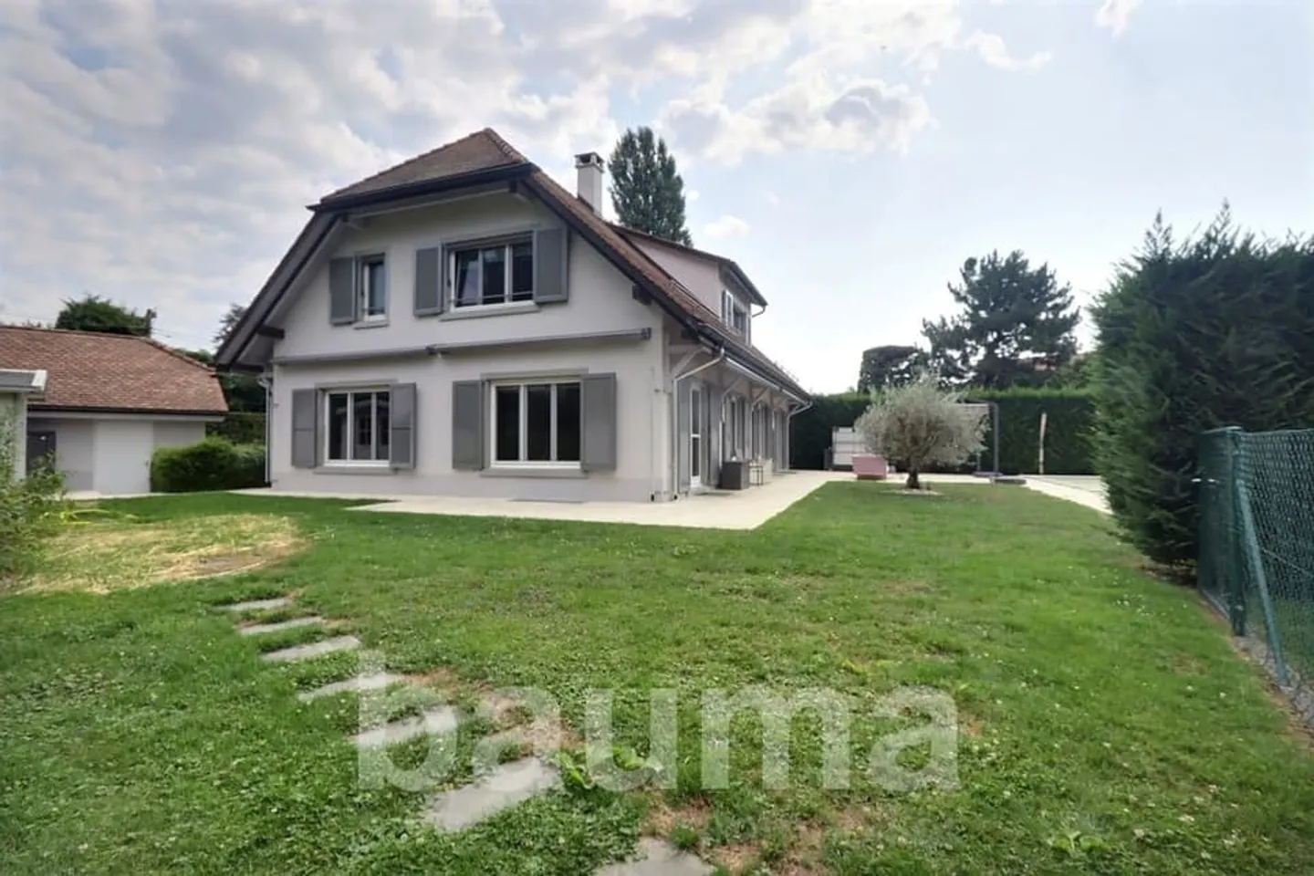 Einzelvilla in ruhiger Lage mit Schwimmbad - Foto 2 von 13