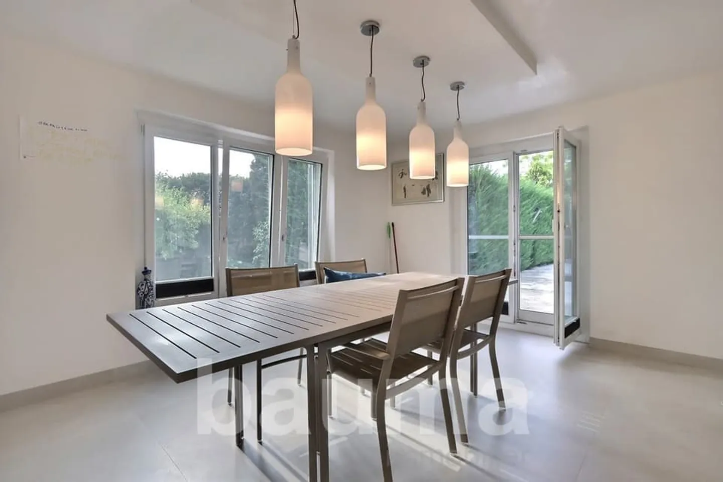 Einzelvilla in ruhiger Lage mit Schwimmbad - Foto 6 von 13