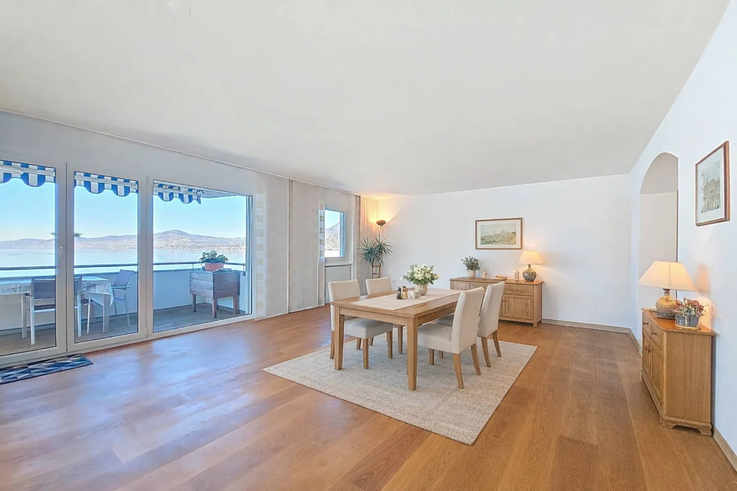 Exclusif! Appartement en penthouse de 4,5 pièces avec grande terrasse et vue imprenable sur le lac - Photo 3 sur 12