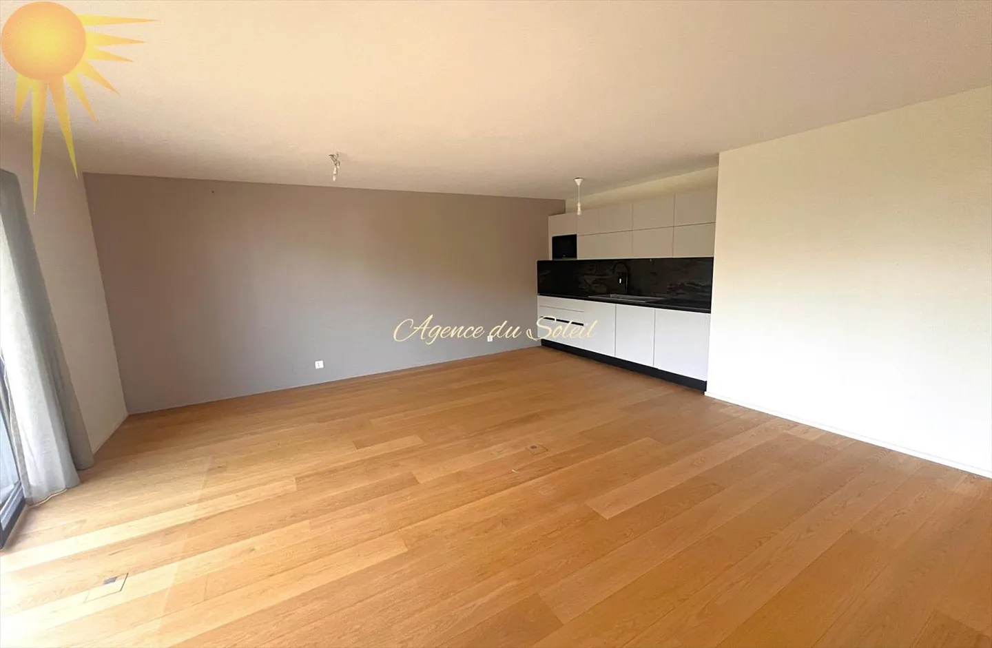 Für das ganze Jahr zu vermieten, diese superbe 3.5 Zimmer moderne Wohnung im Herzen von Montana! - Foto 4 von 13