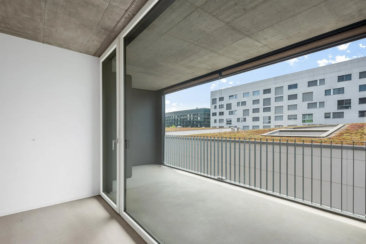 Modern apartment with large loggia - Photo 8 of 8