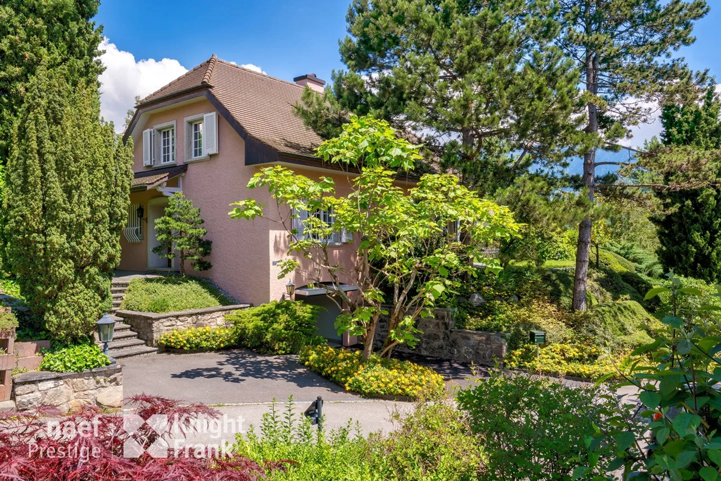 7.5 Room Villa - Photo 2 of 11